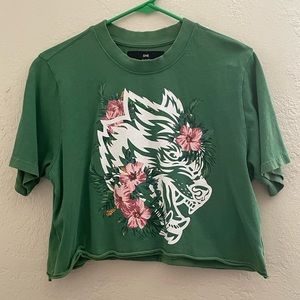 Darc Sport SHE NATIVE WOLF "PREMIUM" (CROPPED) TEE IN VINTAGE LUSH GREEN